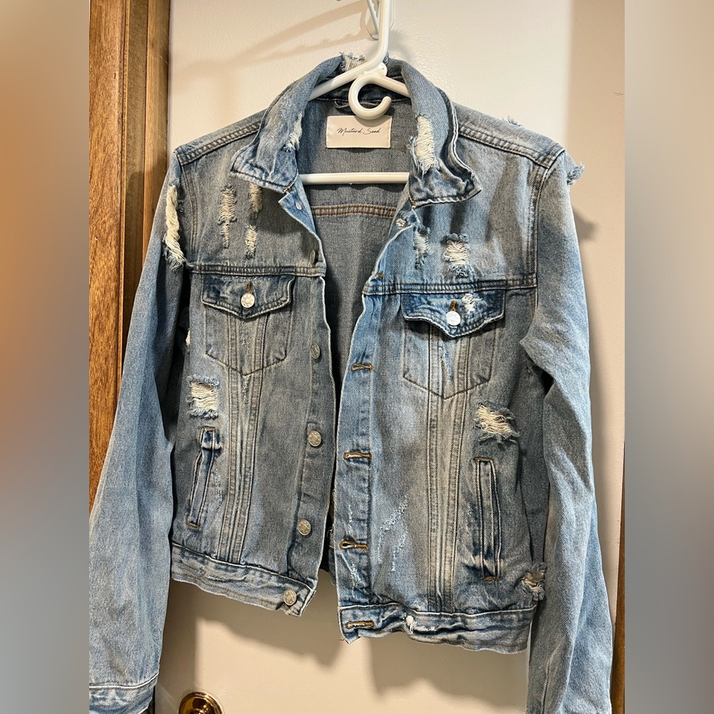 Mustard Seed
Distressed Light Wash distressed Denim Jacket size large